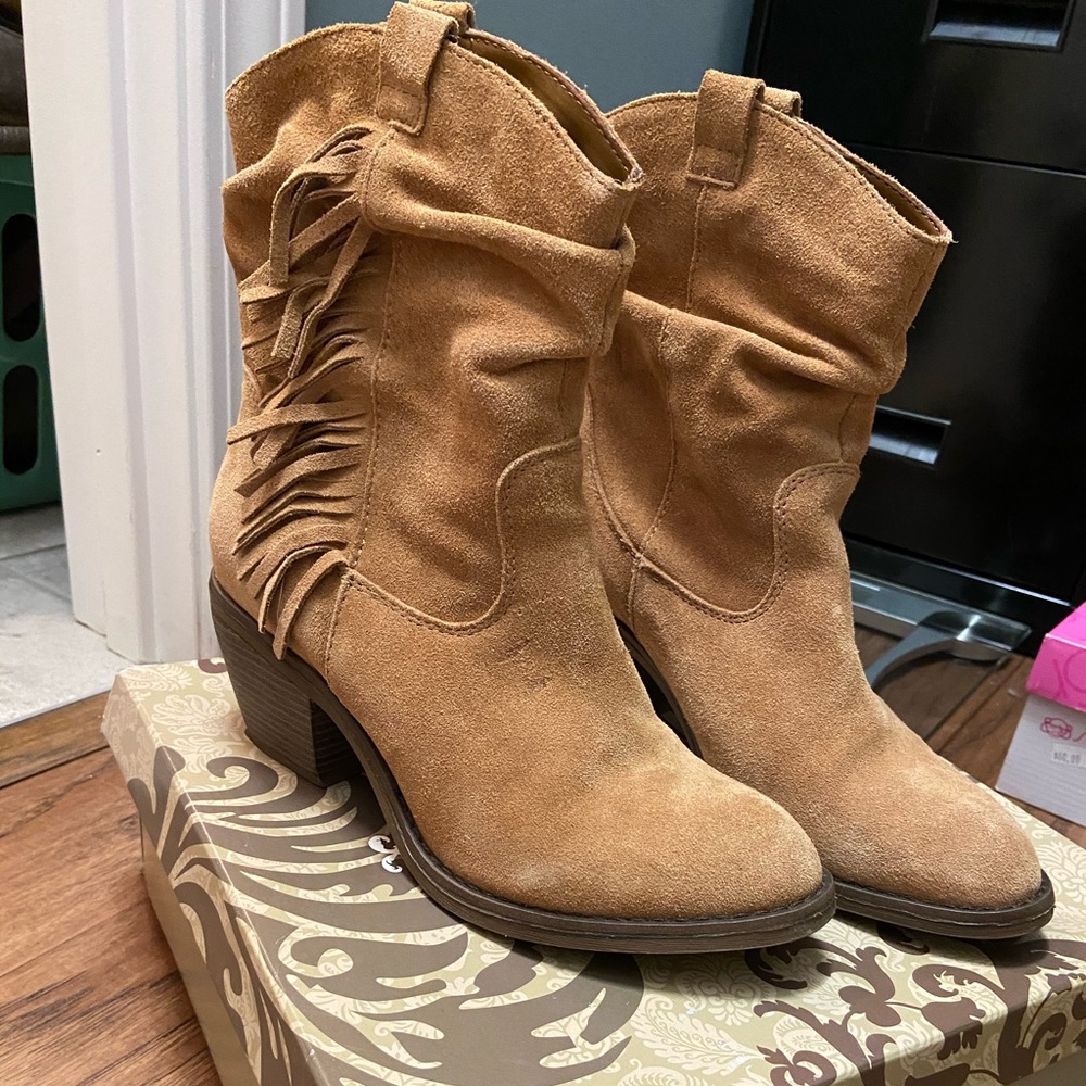 Fringe boots